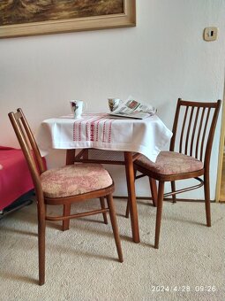 Nabízím sestavu, stolek, židle, světlo a stojánek, již retro - 3
