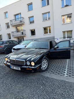 JAGUAR XJ8 - 3