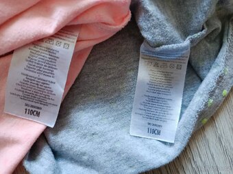 Dvoje dívčí šatičky 110 - 3