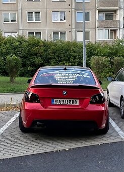 Zadní spoiler na kufr pro BMW E60 M4 Style - Černý Lesk - 3