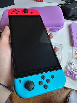 Nintendo switch OLED + bohaté příslušenství (krásný stav) - 3