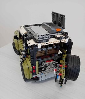 Lego Technic Land Rover - 3