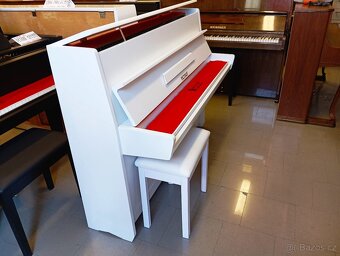 Bílé pianino Petrof mod.106-Dovoz po ČR zdarma 24/7 - 3