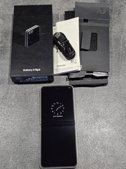 Samsung Z Flip 7 - 3