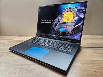 MSI TITAN 18 HX_U9-285HX_64GB_6TB_RTX 5080 16GB_MINI LED 18 - 3