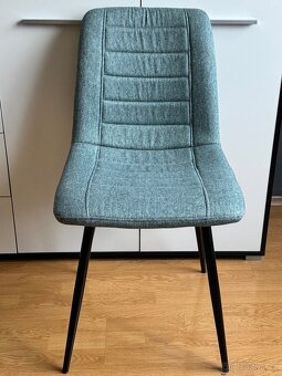 Jídelní stůl se 4 židlemi - 3