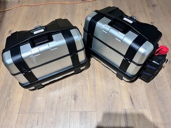 2x boční kufr GIVI TREKKER 46 litru + Kanystr - 3
