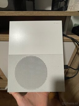 Xbox one s s hrama a volantem - 3