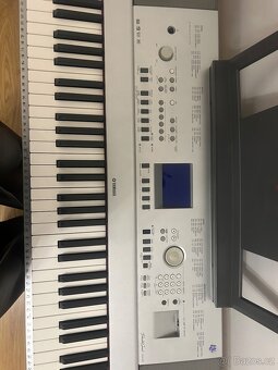Klavír Yamaha DGX-640 - 3