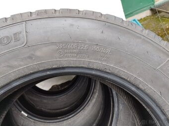 Pneu 295/60 R 22,5 - 3