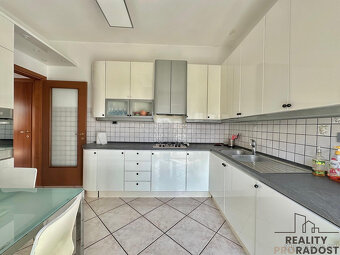 Prodej bytu 3+1 118 m², viale Europa, Montesilvano, Itálie - 3