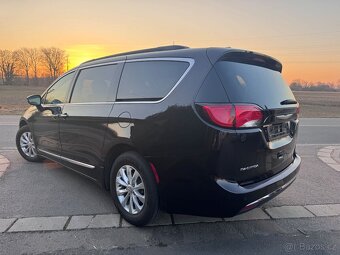 Chrysler Pacifica 3,6 RU 8 míst Kůže 2017 - 3
