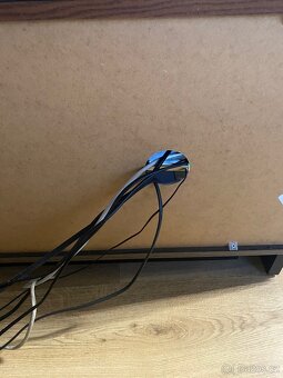 TV stolek s LED podsvícením a skleněnou deskou - 3