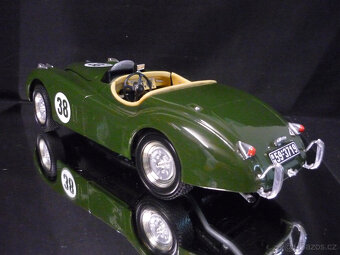 Jaguar XK120 Roadster ERTL 1/18 - 3