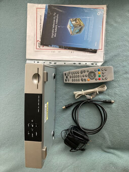 Modemy a eet top box + různé kabely - 3
