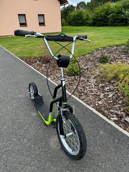 Koloběžka Yedoo City 16" / 12" - černo/zelená - 3