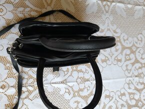 malá černá kabelka - 3