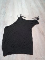 Triko s odhaleným ramenem, vel. S - 3