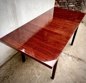 Jídelní dřevěný leštěný tmavý stůl - 3
