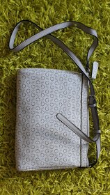 Kabelka Guess crossbody či na rameno - bílo/šedá - 3