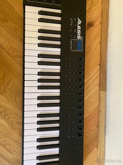 MIDI Keyboard Alesis VI49 - 3