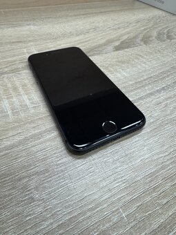 Apple iPhone 8 64GB Black - 3
