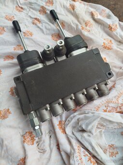 Prodám hydraulický rozvaděč - 3
