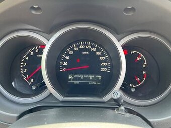 Suzuki Grand Vitara 2.4 - 3