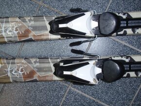 NASERVISOVANÉ DÍVČÍ 130 CM LYŽE CARVY V3TEC - 3