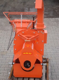 Štěpkovač WC-8 za traktor, pomocník na dřevo - 3