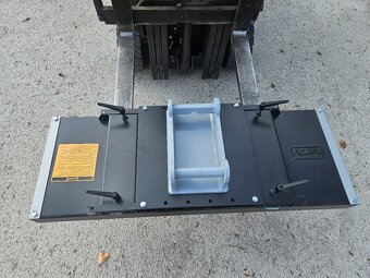 Pevný smeták pro bagr, 12 kartáčů, 2400mm - 3