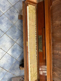 Starý pianino - 3