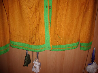 Oranžovozelený ručně pletený svetr - 3