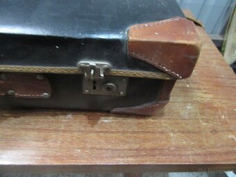Nabízím starožitný kožený cestovní kufr. Původní stav. Jen - 3