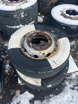 2ks pneumatika s diskem 265/70 R19.5 - 3