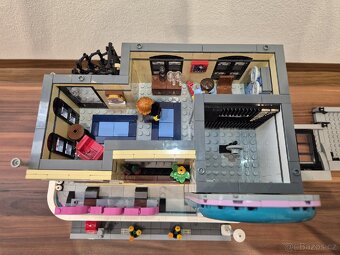 Lego Downtown Dinner set 10260 - 3