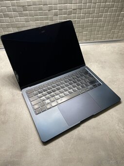 MacBook Air 13" M2 CZ 2022 Temně inkoustový - 3