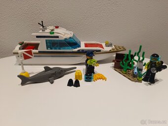 LEGO City 60221 - 3