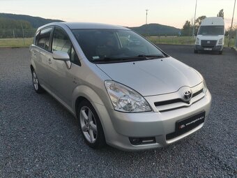 Toyota Corolla Verso 2.2 D-CAT 7 míst - 3