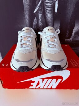 Prodám nově dámské boty Nike Phoenix Waffle - 3