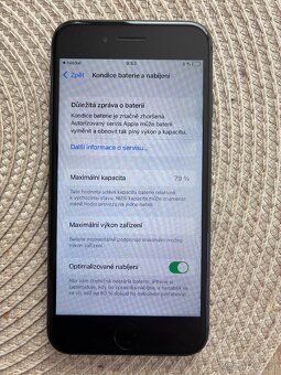 Iphone 8 64 GB černý - 3