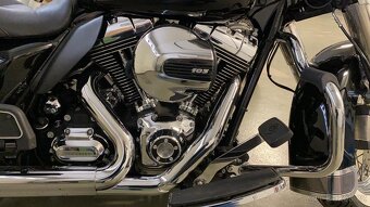 Harley-Davidson FLHRC Road King Classic - 3