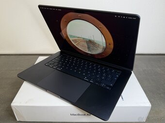 MacBook Air 15'' 2023 / M2 / 8GB / 512GB SSD / Kompletní b - 3