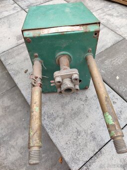 Prodám elektromotor s převodovkou - 3
