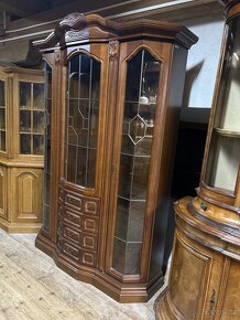 MAHAHONOVÁ VITRÍNA - 3