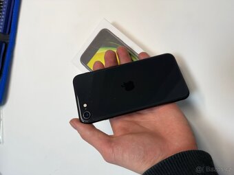 Apple iPhone SE (2020) – 64 GB, černý - 3