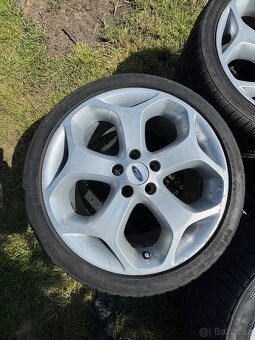 Kola Ford ST225 R18 - 3