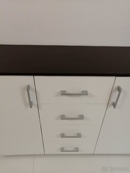 Prodám komodu barva bílá/wenge, koupě před 6 měsíci. - 3