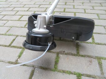 Nový benzínový křovinořez Honda UMK 450 U - 3