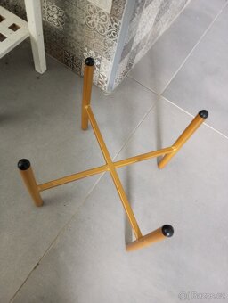 Dva taburety a stolek - 3